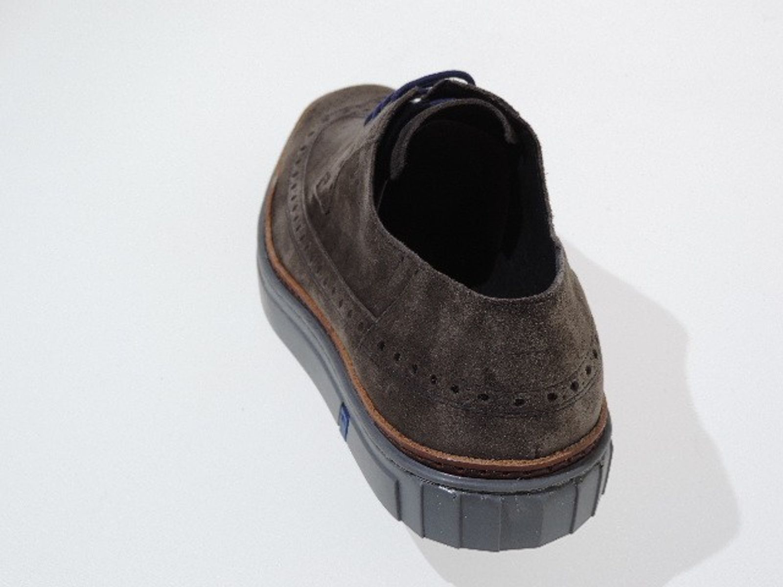 Schuh von Van Bommel, 9½